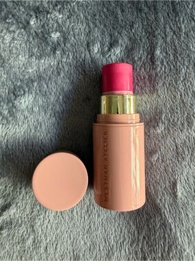 Westman Atelier Petite Baby Cheeks Blush Stick i "Poppet" is a travel-size